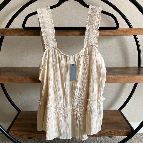 Current Air Tops - Current Air Creme Sleeveless Top in size M Petite